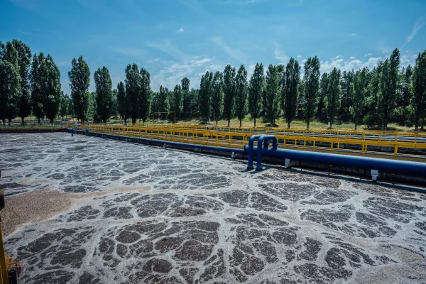 modern-water-treatment-plant-bubbling