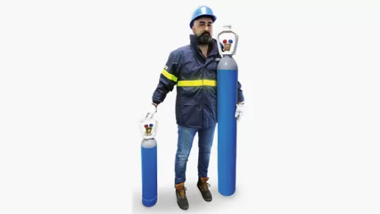 operatore_con_bombole_R744