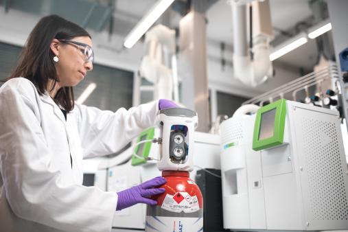 Comment créer les conditions optimales de travail dans mon laboratoire  avec des bouteilles de gaz comprimés ?