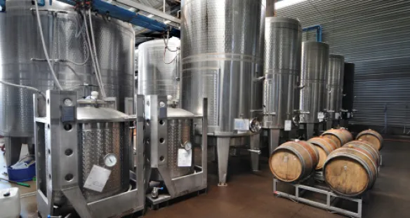 Inertización de sus depósitos durante la vinificación y la crianza (Enología)