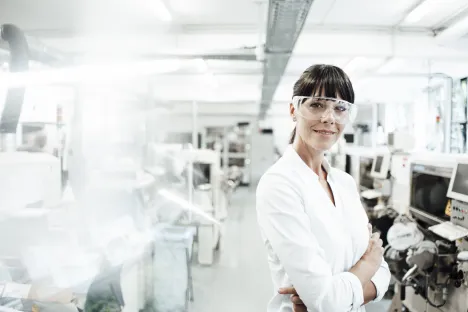 Mujer en un laboratorio