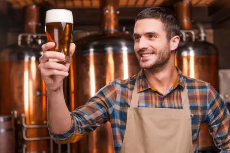 Garantice la calidad de su cerveza: elija un CO₂ con certificado alimentario y un método de entrega adecuado
