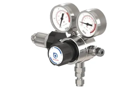 Reductor de etapa única en latón cromado
