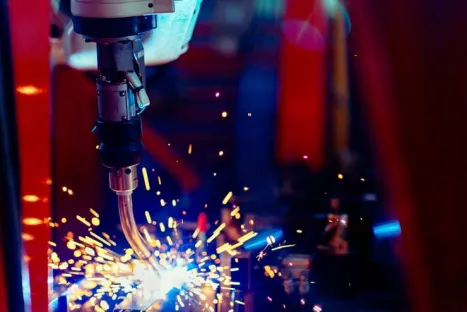 Soldadura MAG (GMAW) con metal de aportación bajo protección de gas