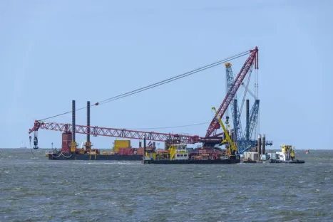 Obra de construcción de un aerogenerador offshore