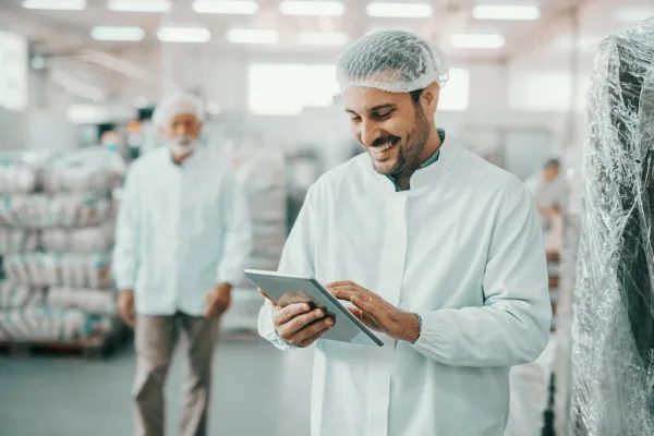 Trabajador en criogenia alimentaria