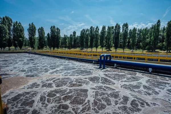 modern-water-treatment-plant-bubbling