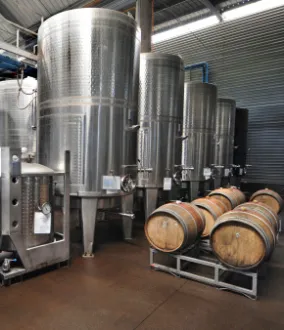 Inertización de sus depósitos durante la vinificación y la crianza (Enología)